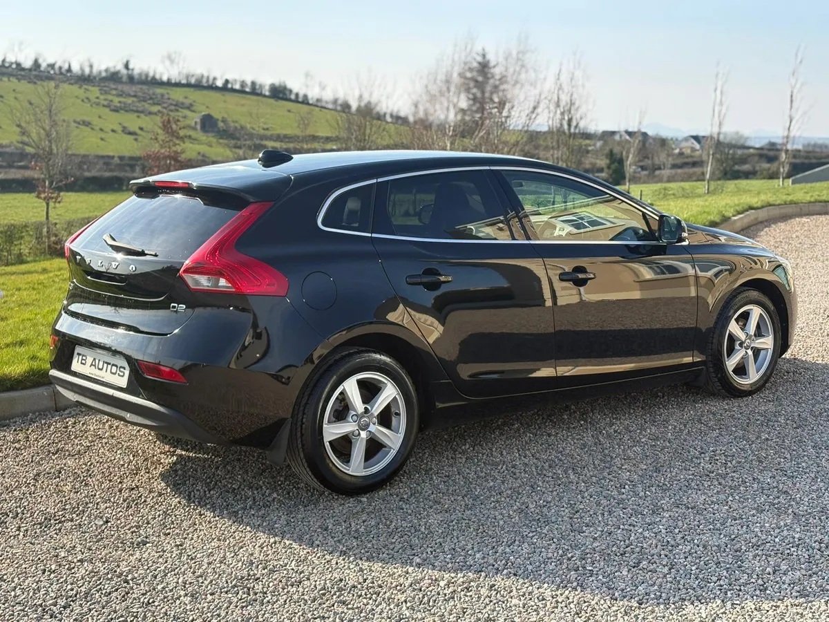 151 Volvo V40 1.6 D2 SE - Image 3
