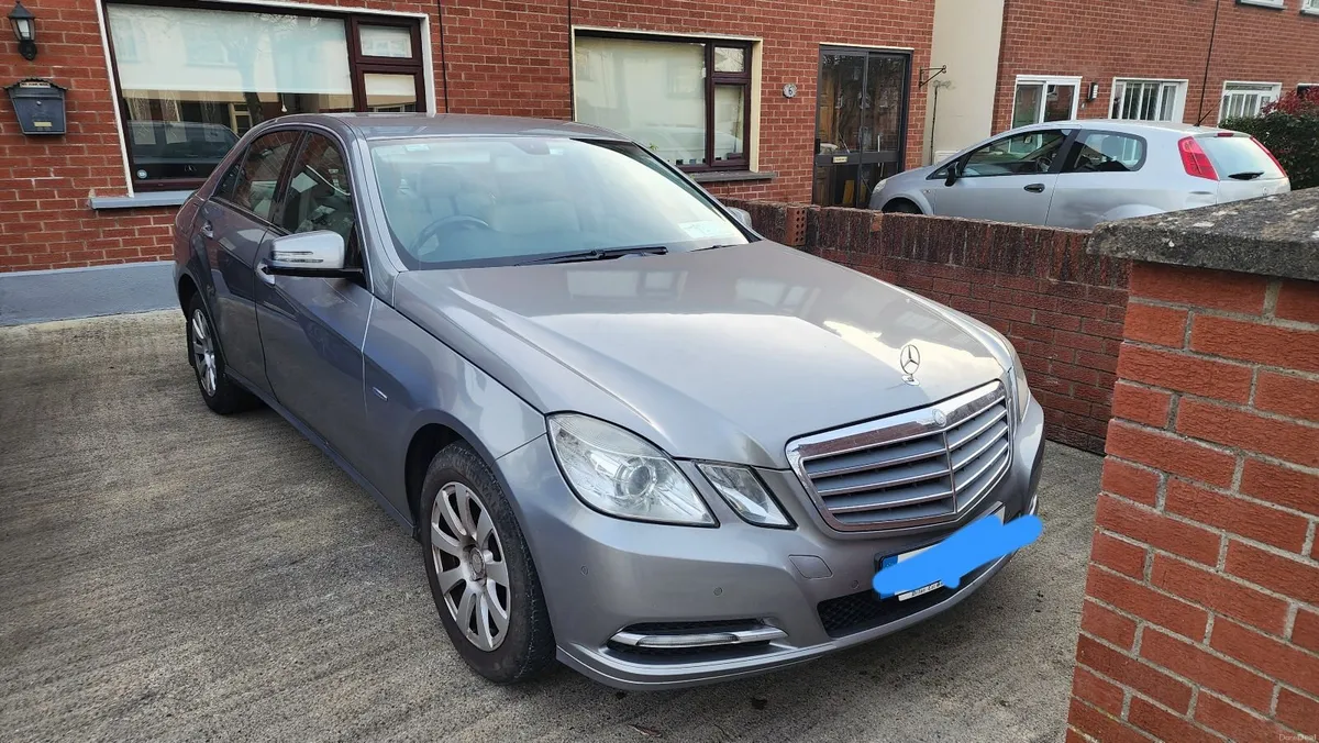Mercedes-Benz E-Class 2012 - Image 2