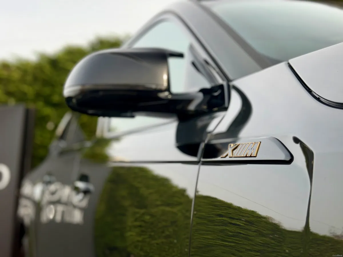 BMW XM 4.4 V8 Hybrid Huge spec - Image 5