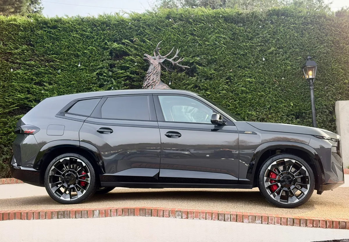 BMW XM 4.4 V8 Hybrid Huge spec - Image 4