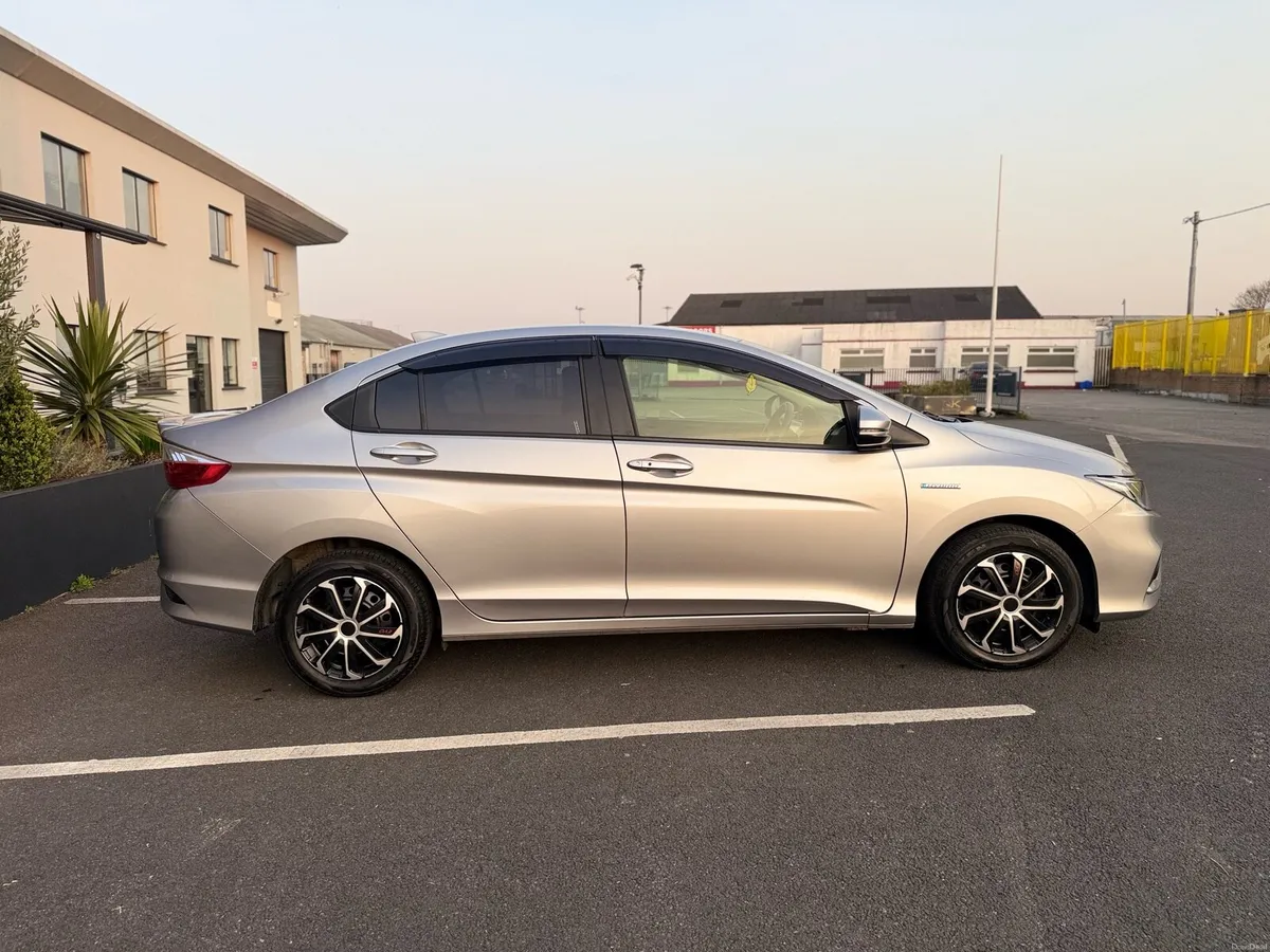 2018 Honda Grace 1.5 petrol Hybrid 68000KM - Image 2