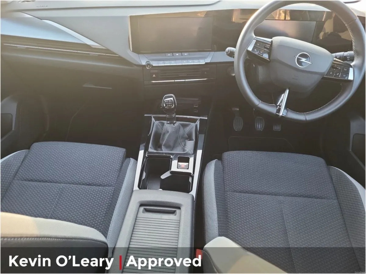 Opel Astra SC 1.2 Turbo 110PS Petrol 6 Speed - Image 3