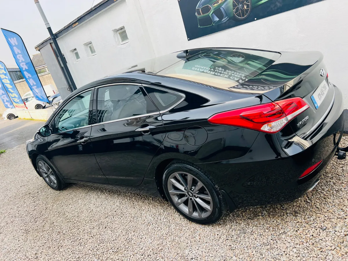 2017 Hyundai i40 1.7 Crdi Executive *Top Spec* - Image 3
