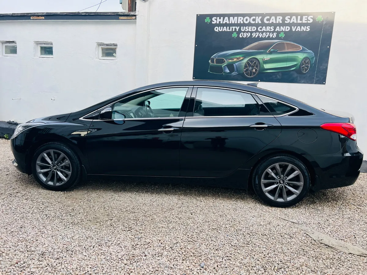 2017 Hyundai i40 1.7 Crdi Executive *Top Spec* - Image 2