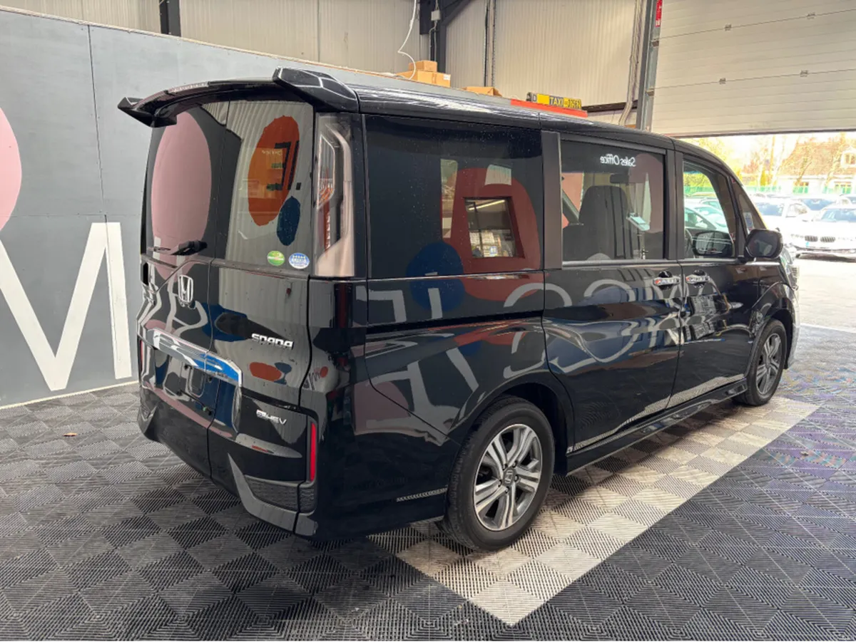 Honda Stepwagon Hybrid - 7 Seats - Electric slidin - Image 2