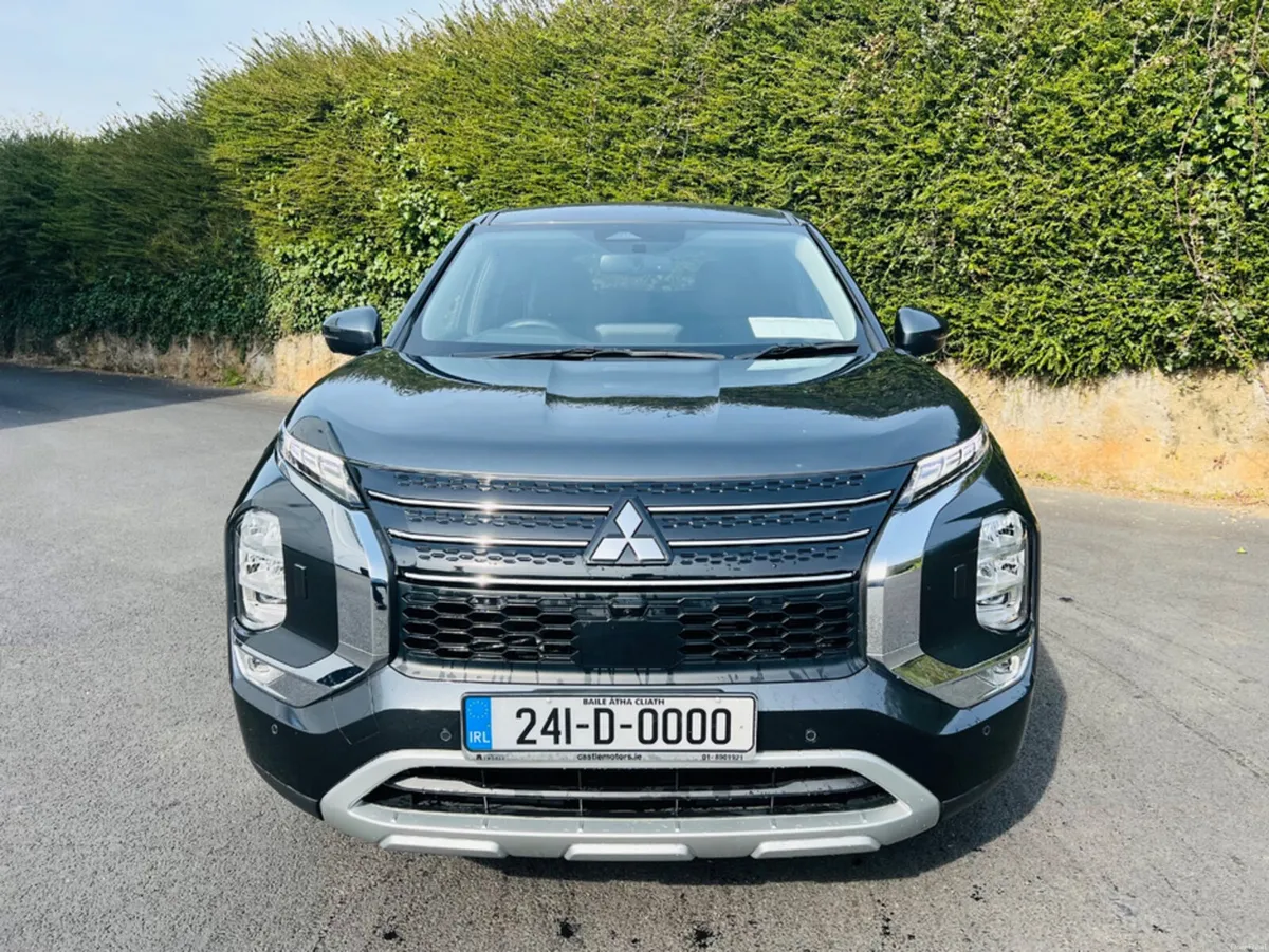 Mitsubishi Outlander 2.4 PHEV 7 SEATER - Image 4