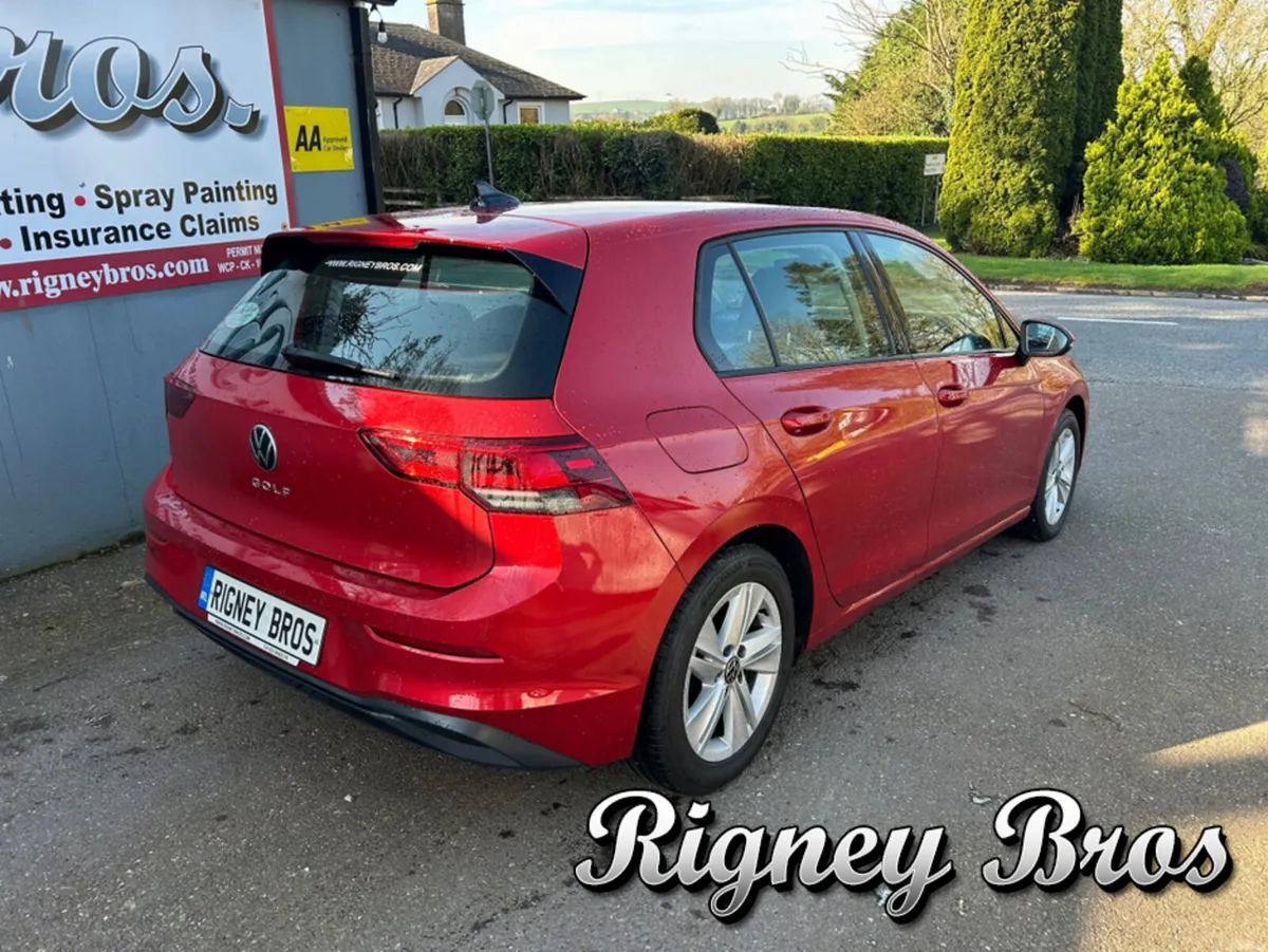 Volkswagen Golf LIFE TSI - Image 5