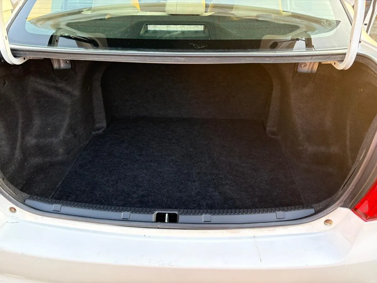 Toyota Corolla 2015 - Image 2