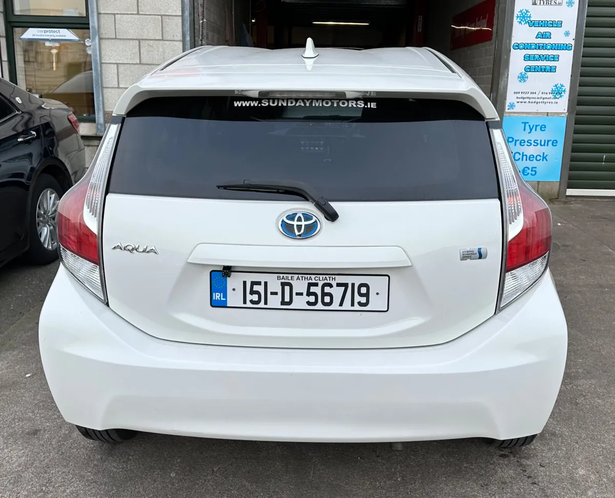 Automatic Toyota Hybrid Aqua - Image 4