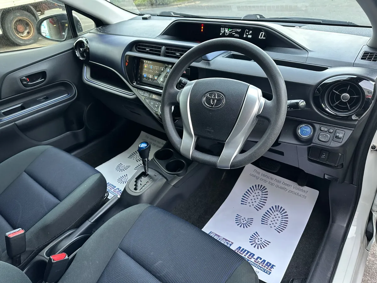 Automatic Toyota Hybrid Aqua - Image 5