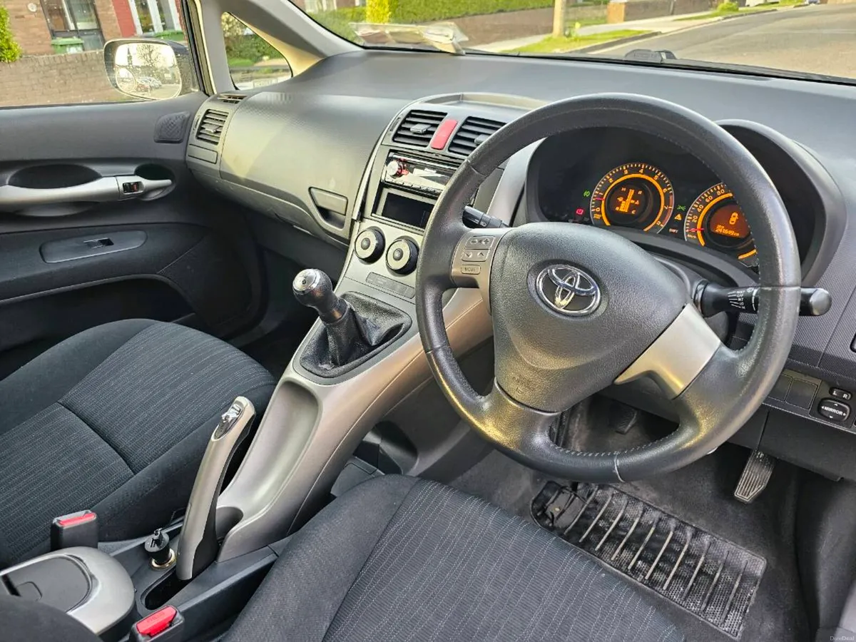 Toyota Auris 09 - Image 3