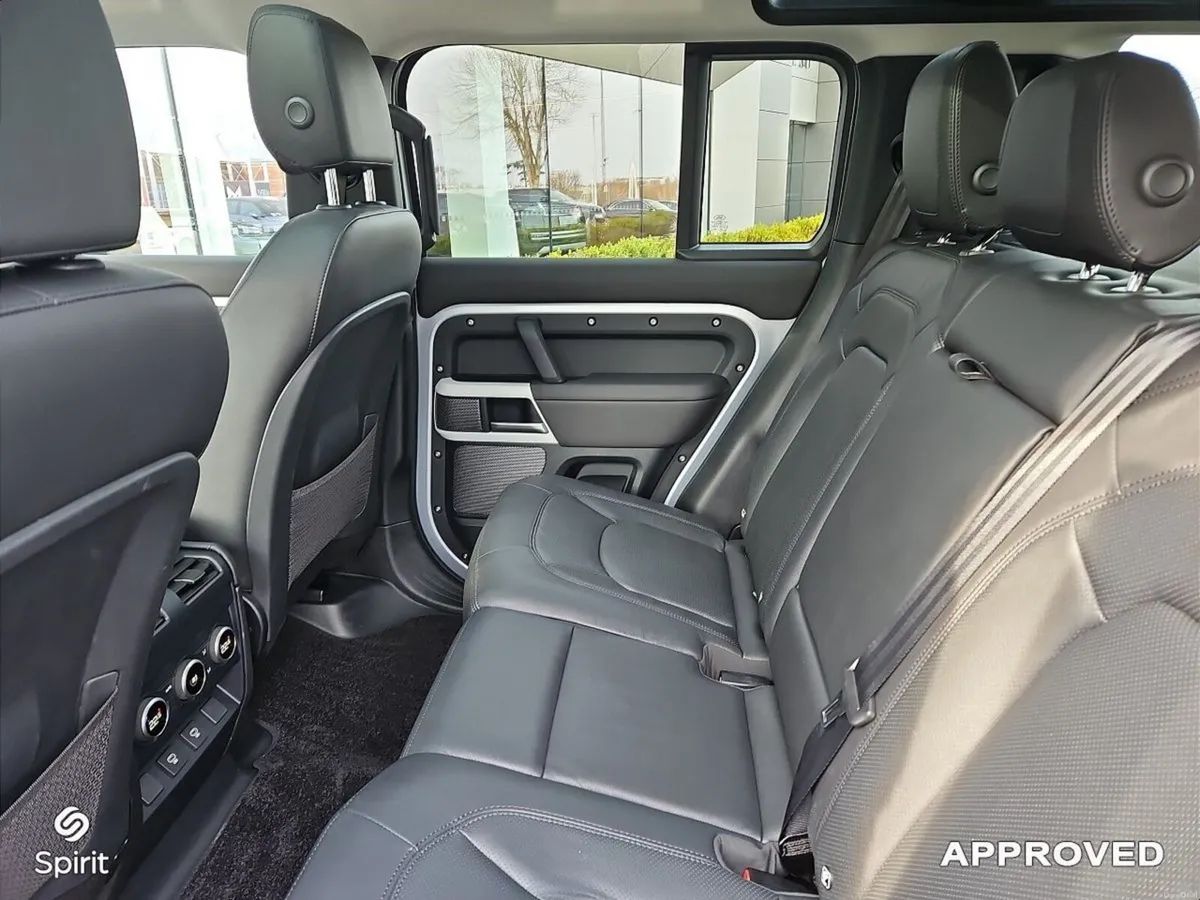 Land Rover Defender 2.0 PHEV XS Editon - Image 5