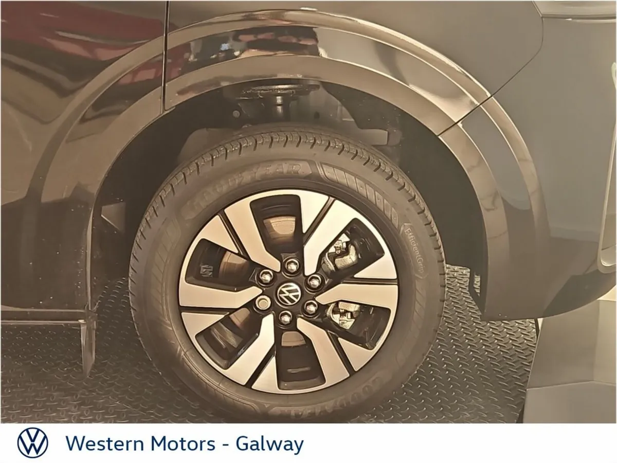 Volkswagen Transporter Trendline Plus LWB 150HP. A - Image 4