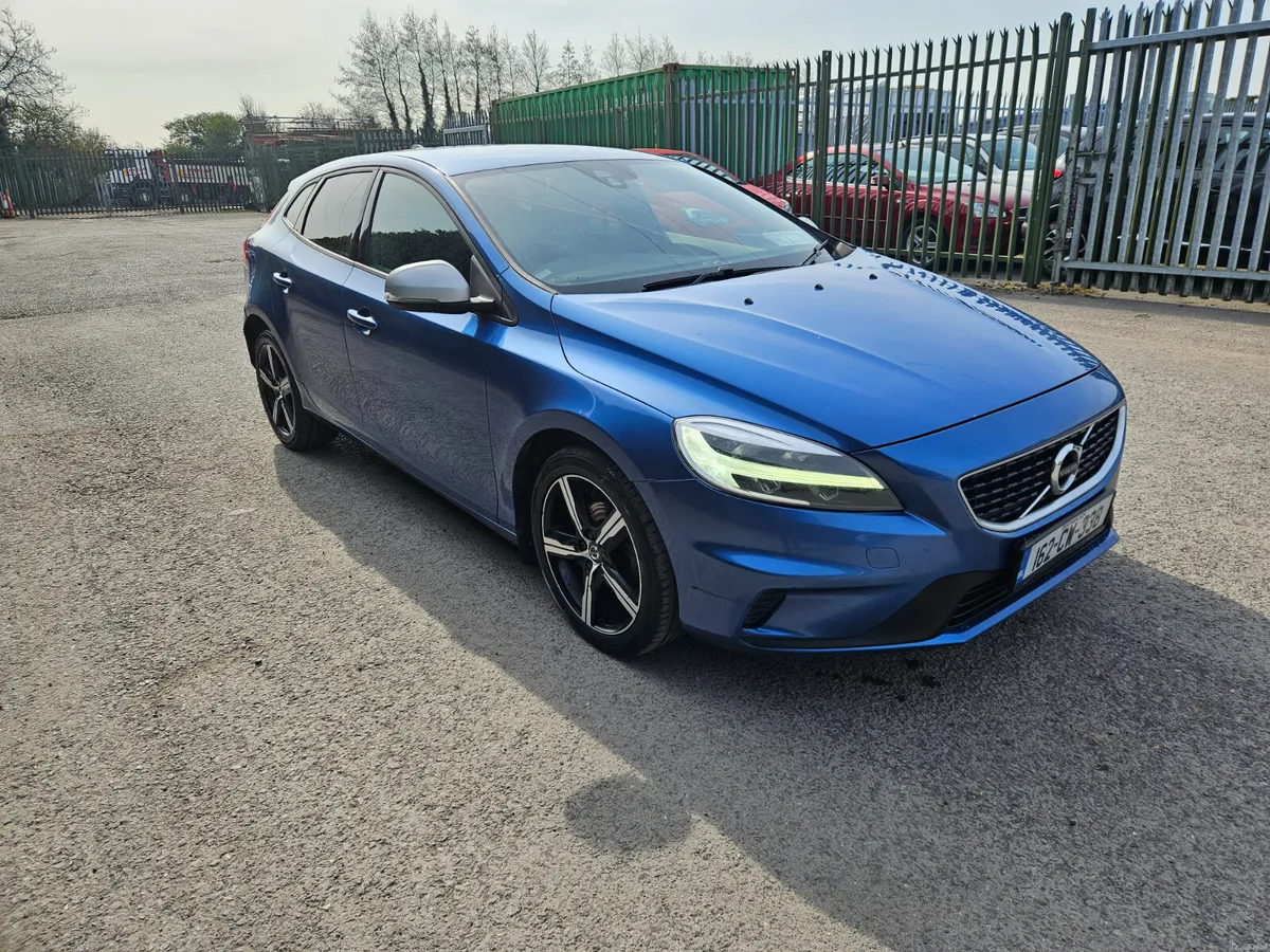 Volvo V40 2016 - Image 2