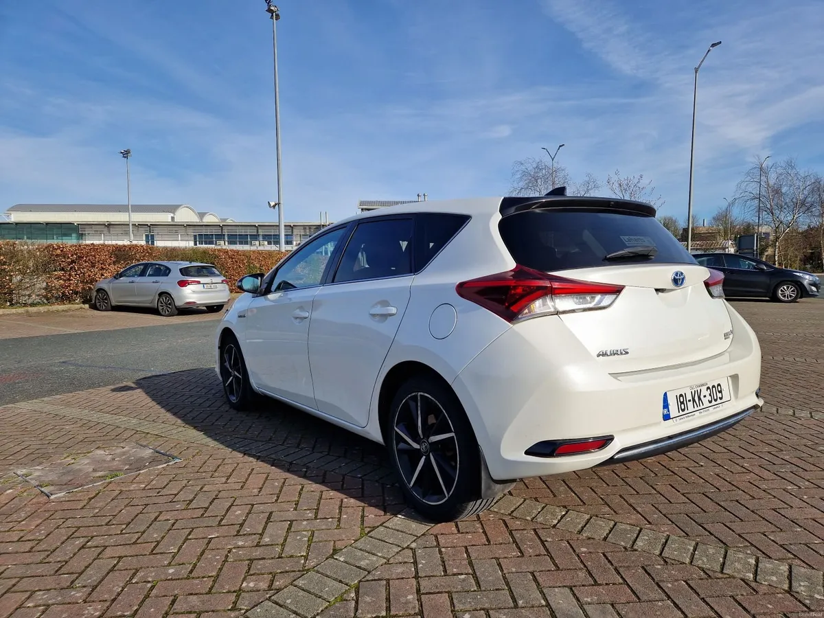 Toyota Auris Hybrid Luna Sport 4DR Auto, 2018 - Image 2
