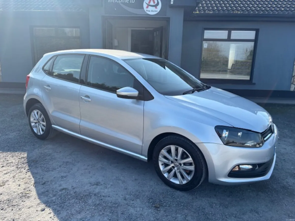 Volkswagen Polo 2015 - Image 2