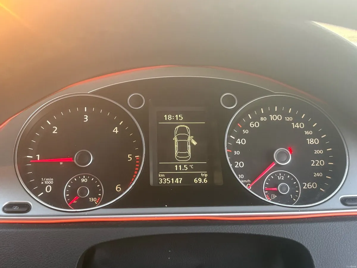 Volkswagen Passat - Image 4