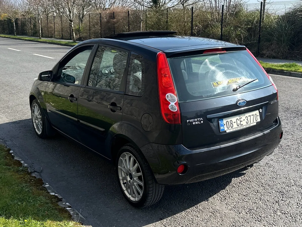 Ford Fiesta 1.25 zetec  2008 - Image 4