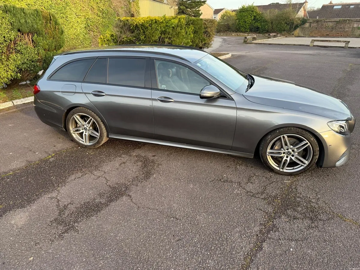 Mercedes E220 AMG - Image 2