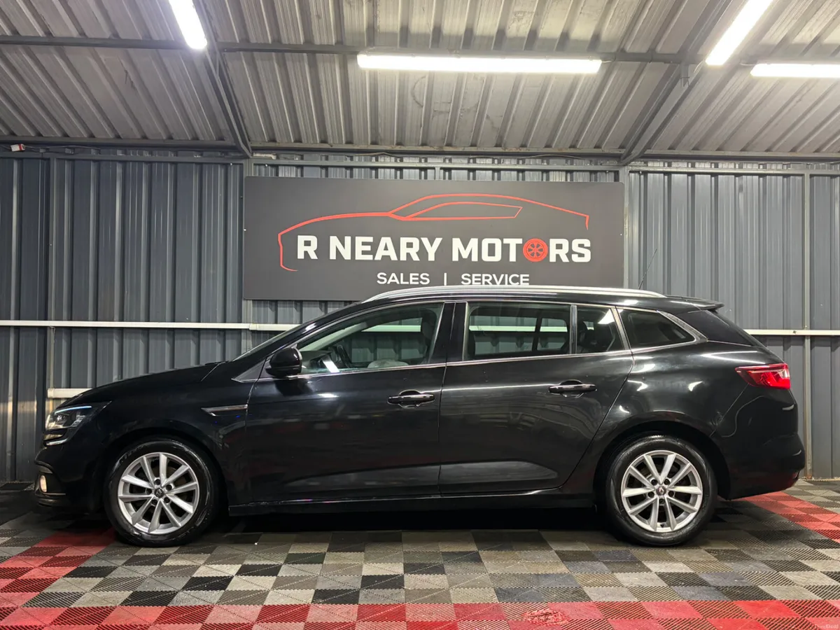 2017 Renault Megane DYNAMIQUE 1.5 Estate - Image 3