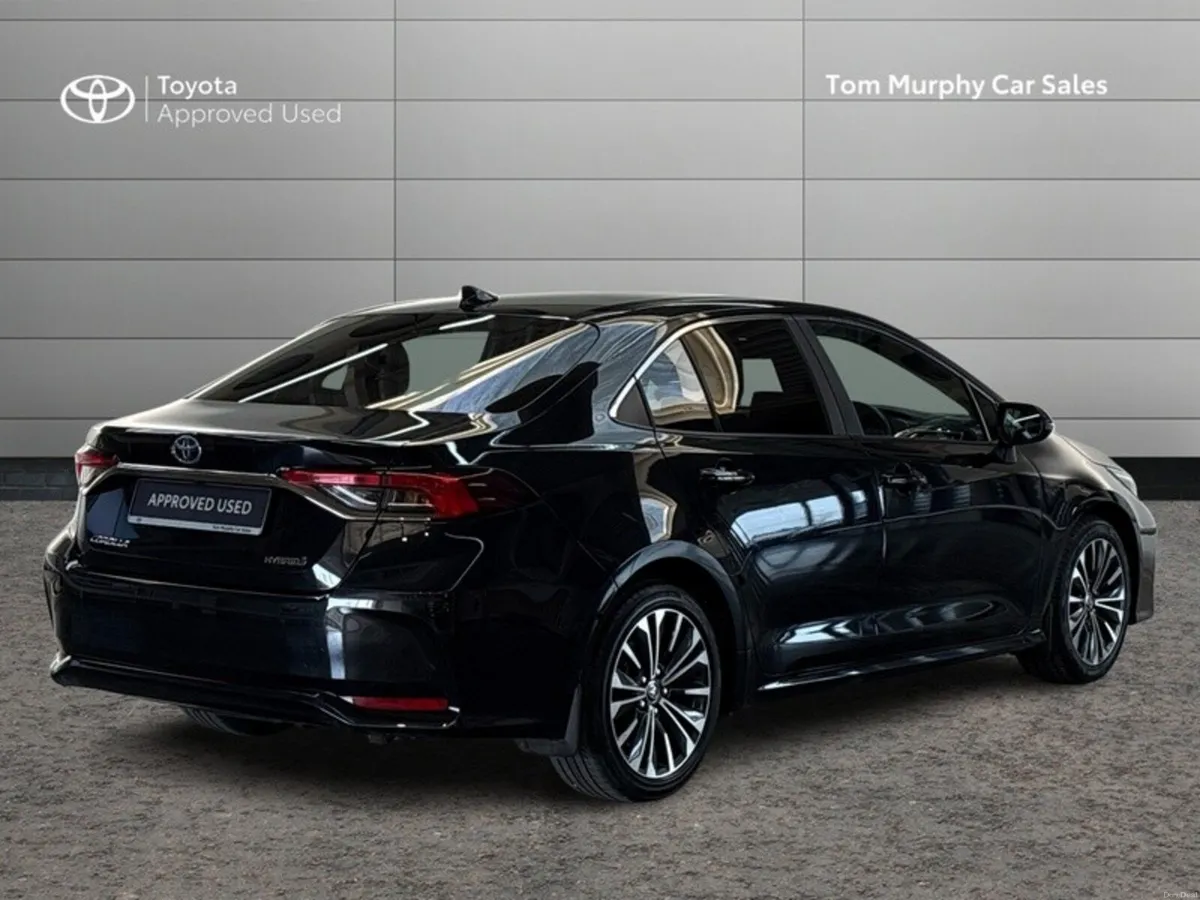 Toyota Corolla LUNA SPORT SALOON 4DR - Image 2