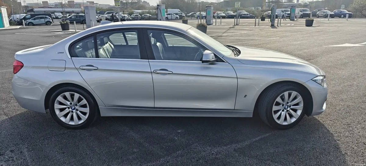2017 BMW 330e with low mileage - Image 4
