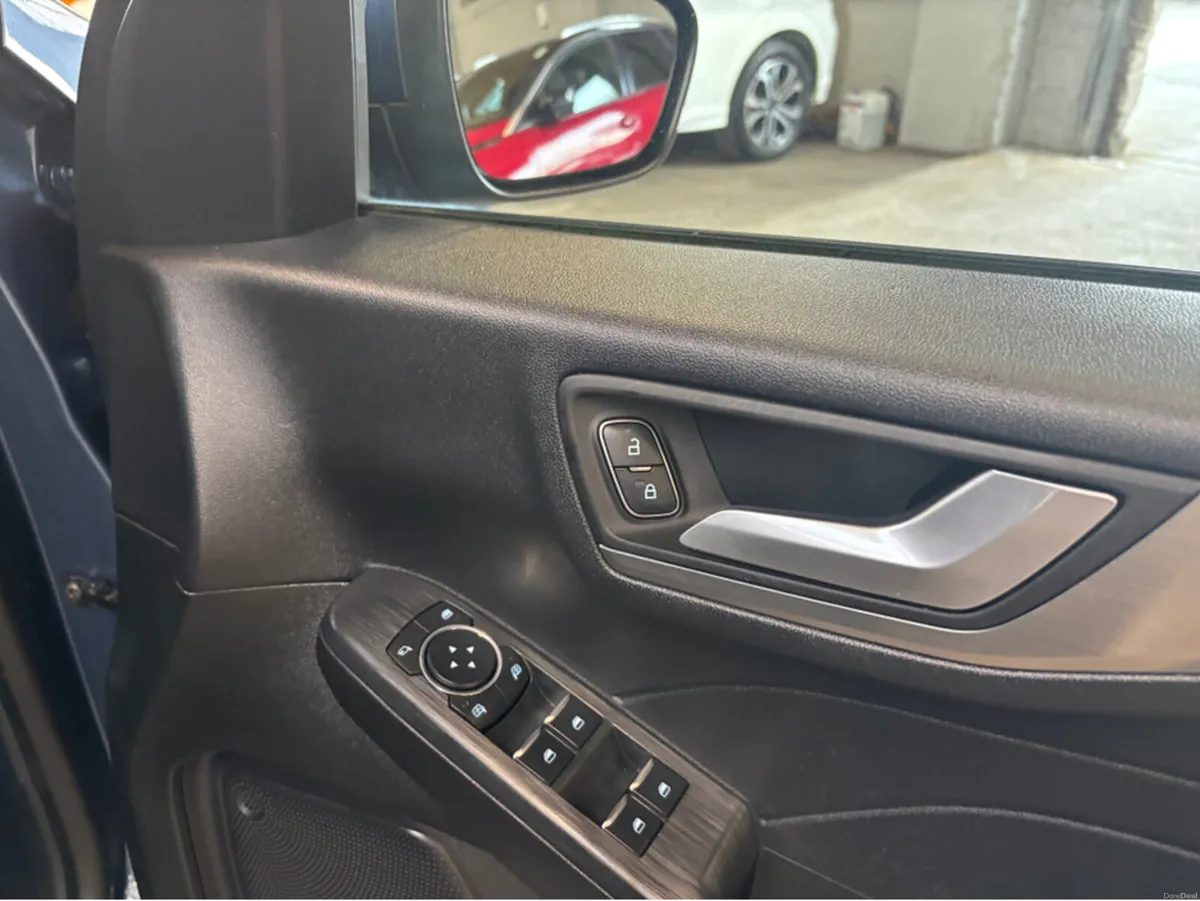 Ford Kuga TITANIUM 1.5 TD 120 S6.2 M6 F 4DR - Image 3