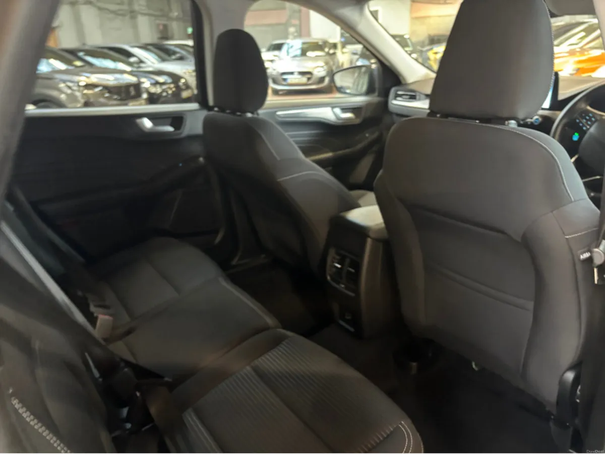 Ford Kuga TITANIUM 1.5 TD 120 S6.2 M6 F 4DR - Image 4