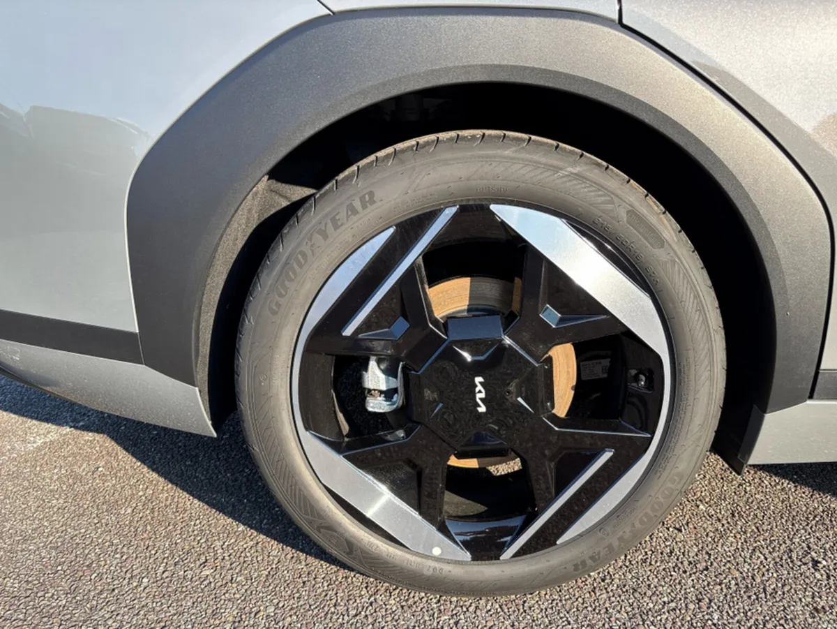 Kia EV4 Fastback Earth 3 - Image 4