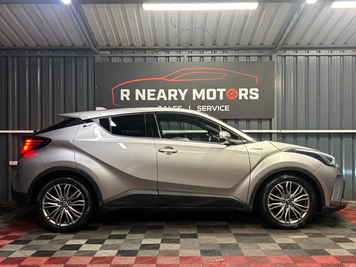 2022 Toyota C-HR Hybrid Auto Sol - Image 3