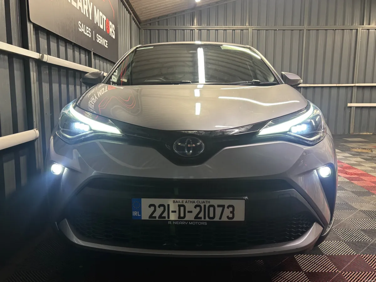 2022 Toyota C-HR Hybrid Auto Sol - Image 5