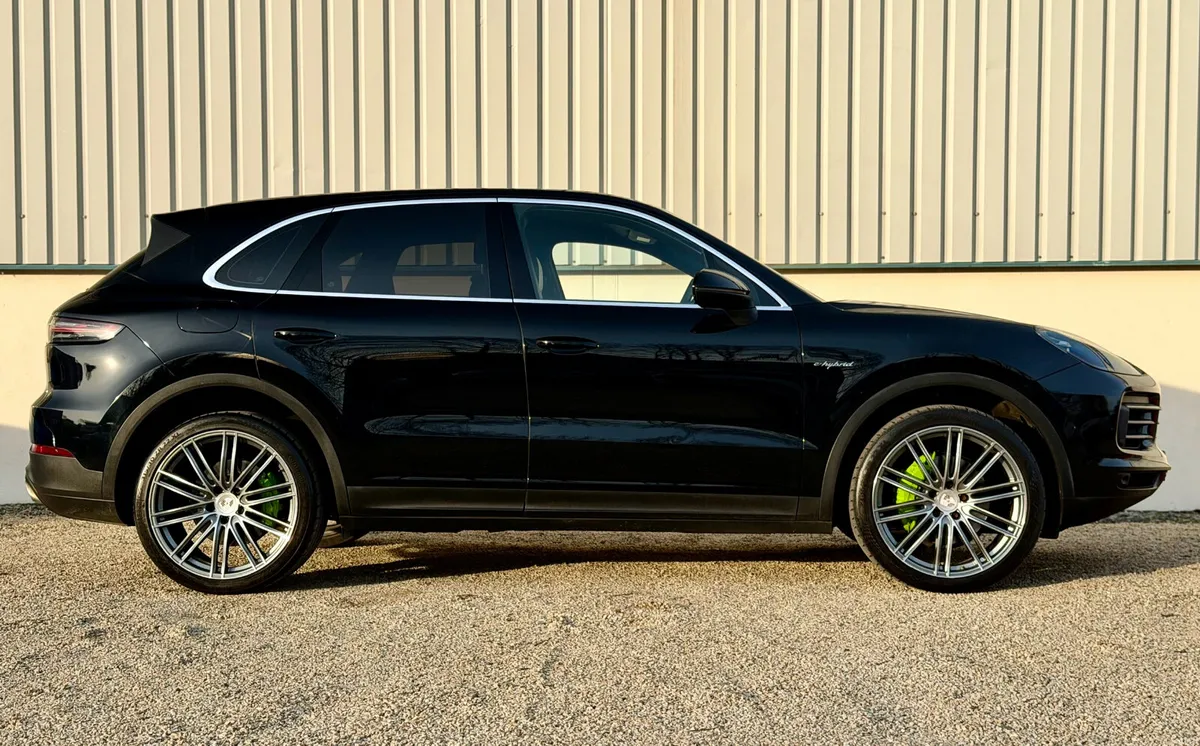 2020 Porsche Cayenne Plug-in Hybrid 462 BHP - Image 3