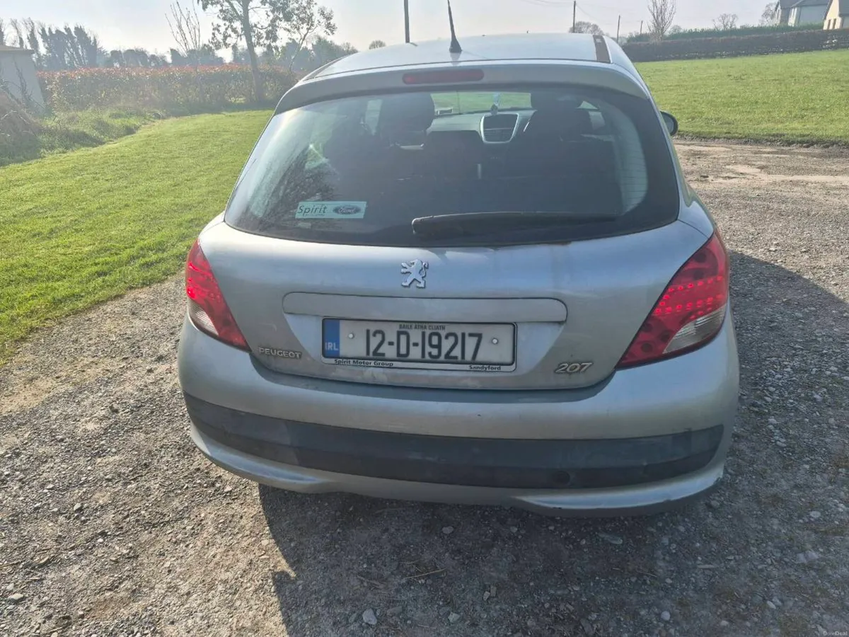 car - Image 2