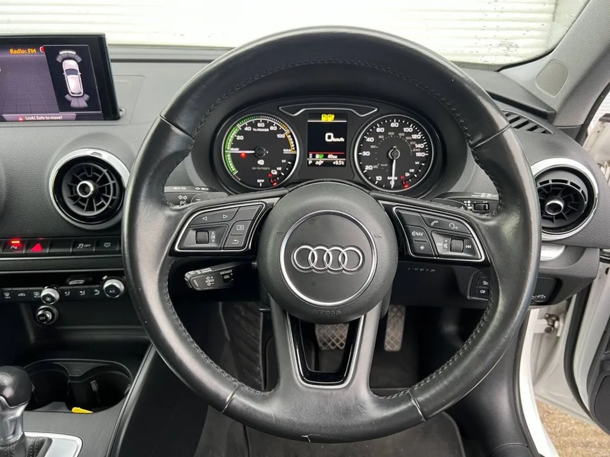 Audi A3 S-LINE PACK SPORT 1.4 TFSI AUTO // HUGE SP - Image 4