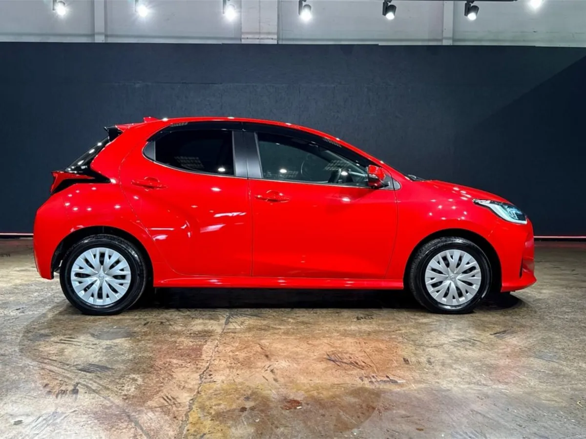 Toyota Yaris 1.5 HYBRID AUTOMATIC - CRUISE CONTROL - Image 3