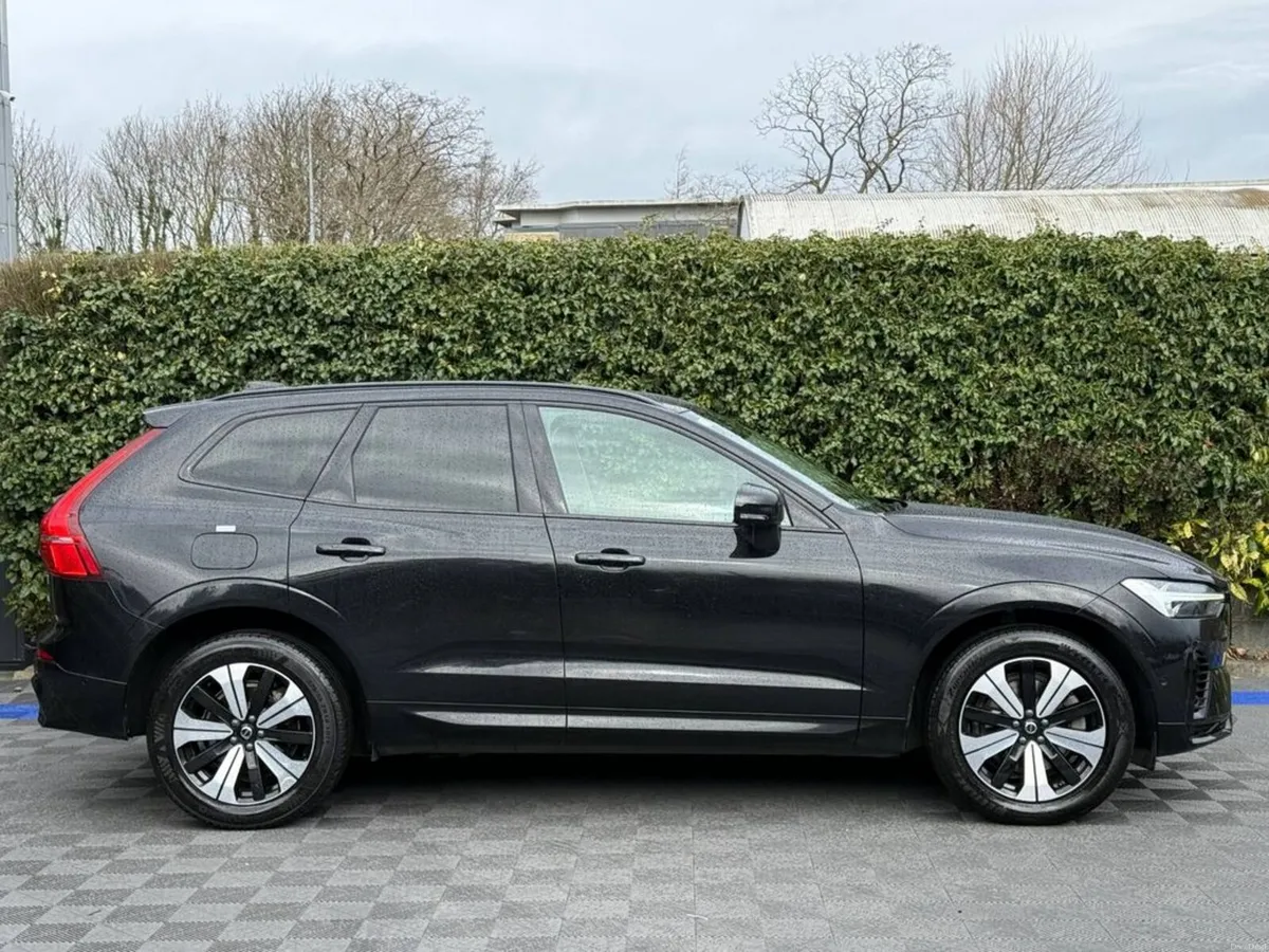 Volvo XC60 T6 PLUS DARK AWD 2.0 HYBRID ** HUGE SPE - Image 4