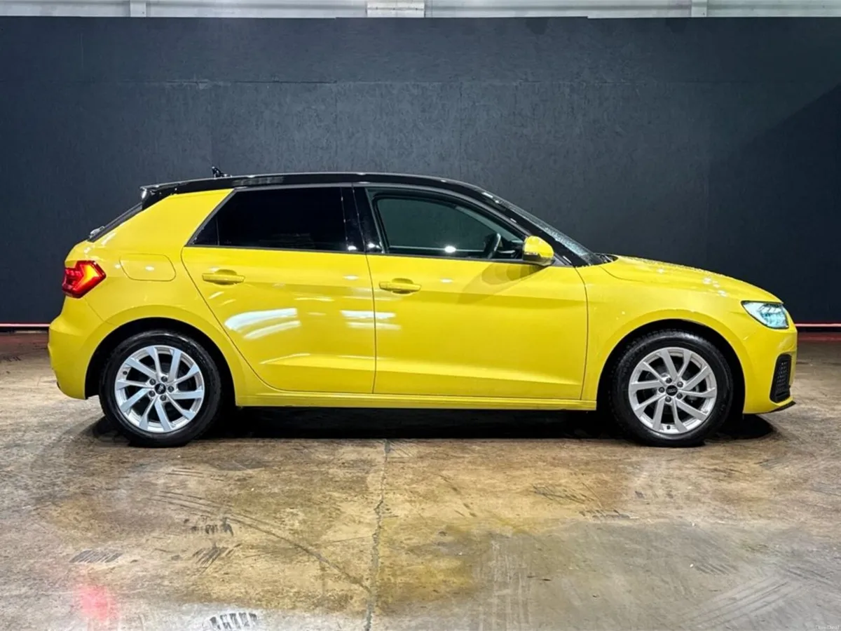 Audi A1 1.0L TSI AUTOMATIC - YELLOW/BLACK TWO-TONE - Image 3