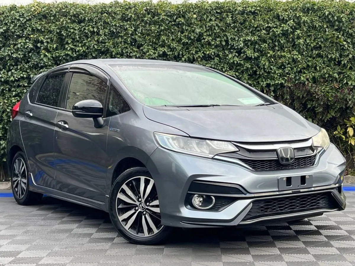 Honda Fit SPORT 1.5 HYBRID // DIAMOND CUT ALLOYS / - Image 1