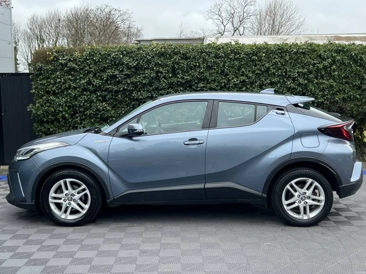 Toyota C-HR LUNA 1.8 HYBRID // REVERSE CAMERA // D - Image 3