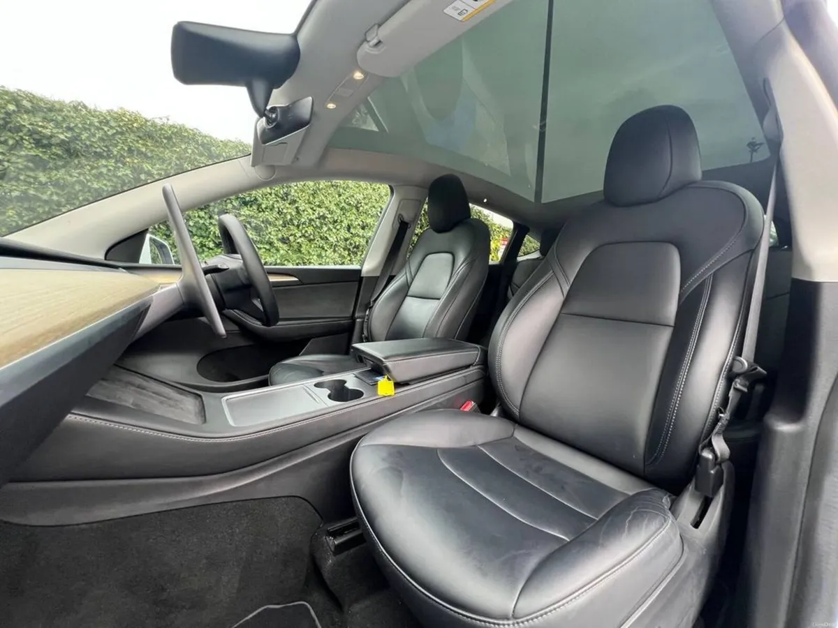 Tesla Model Y RWD // PAN ROOF // AUTOPILOT // LEAT - Image 2