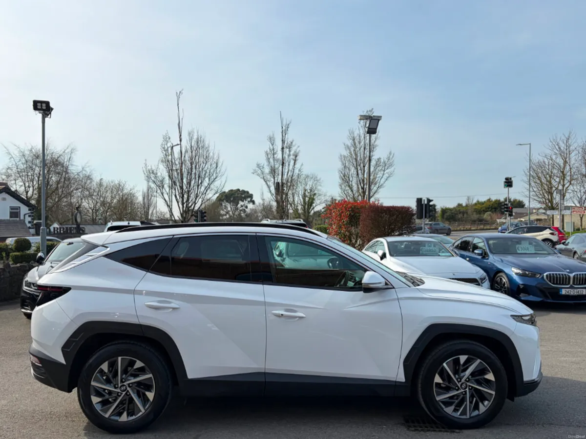 Hyundai Tucson Executive Plus 5DR *Low Mileage* - Image 4