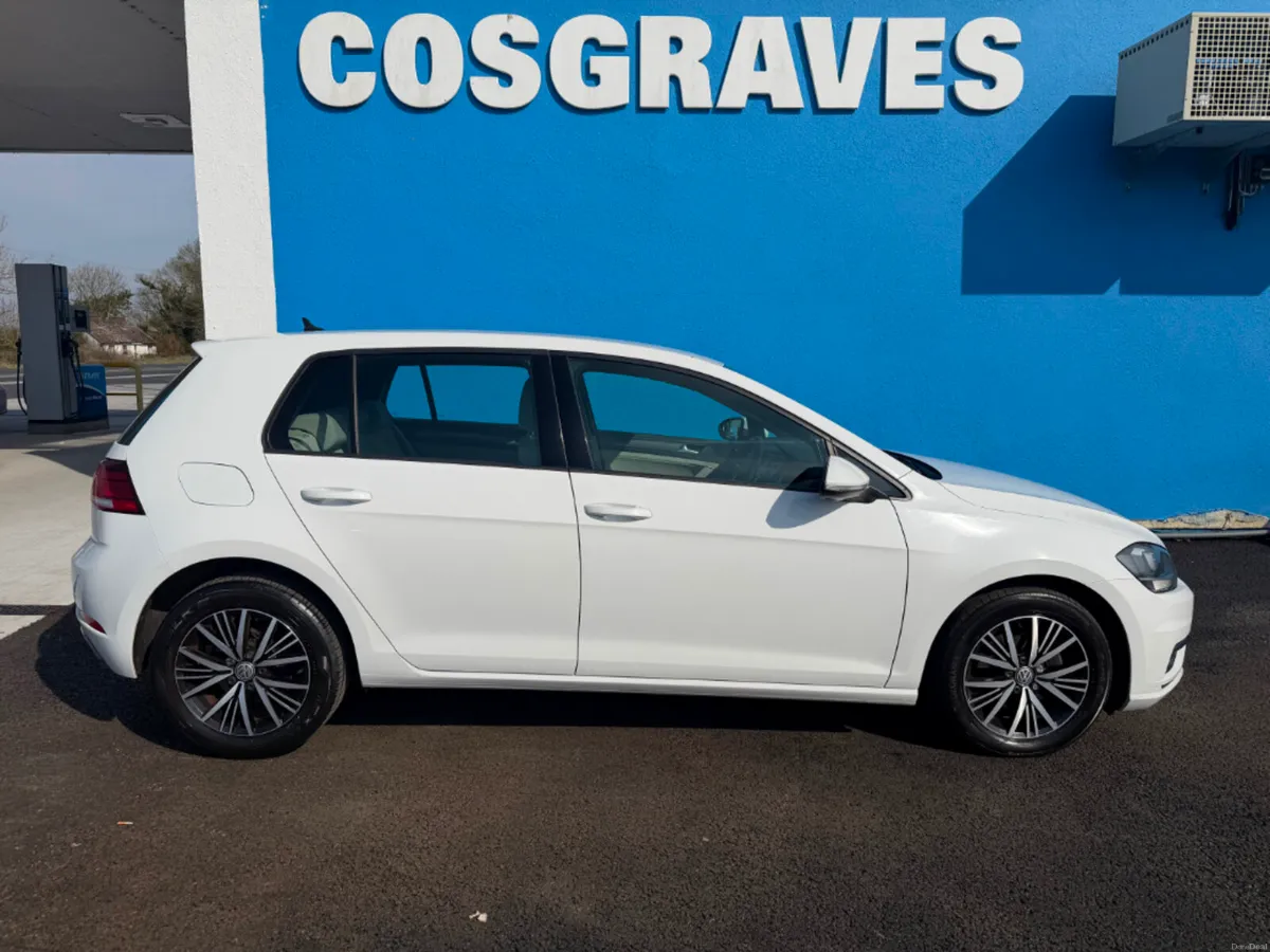 Volkswagen Golf SE NAVIGATION TDI *APPLE CAR PLAY - Image 2
