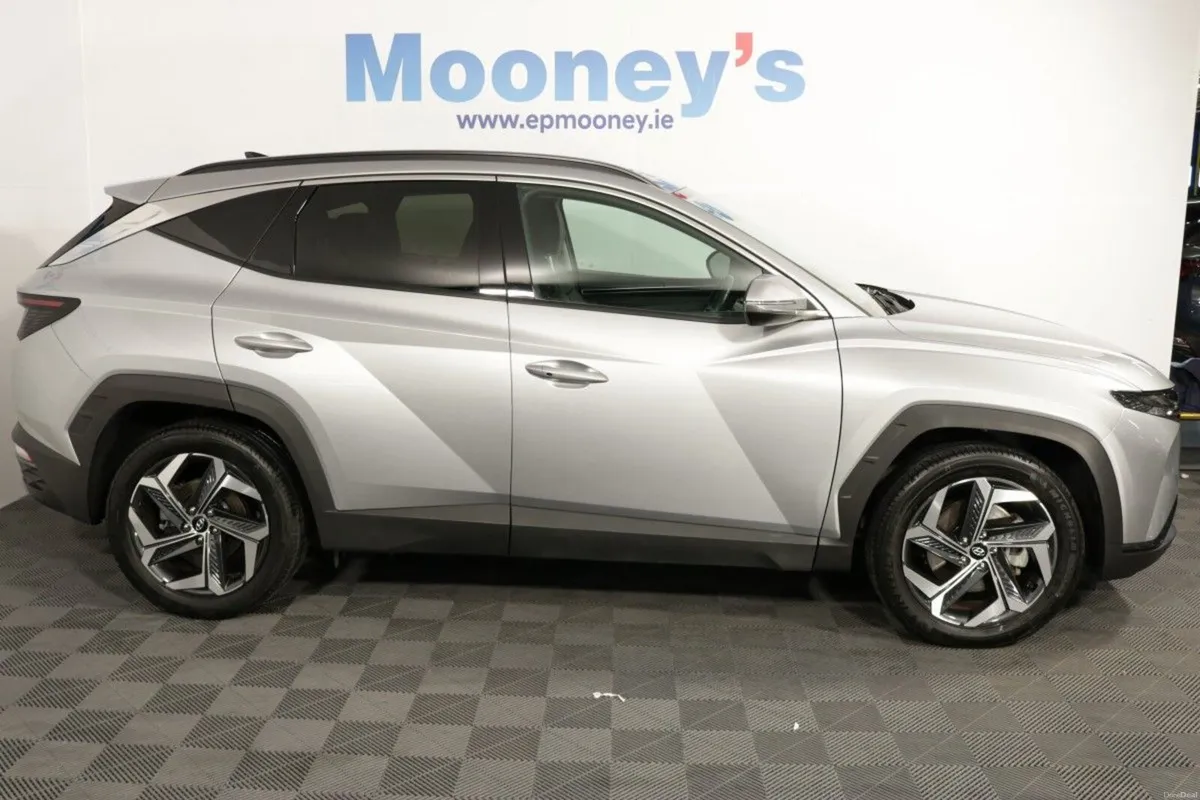 Hyundai Tucson HYBRID VERY LOW MILEAGE EXECUTIVE P - Image 4