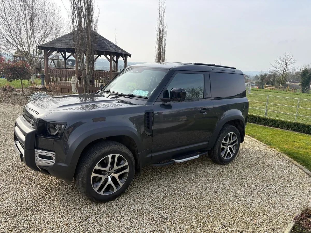 Land Rover Defender 2023 - Image 2