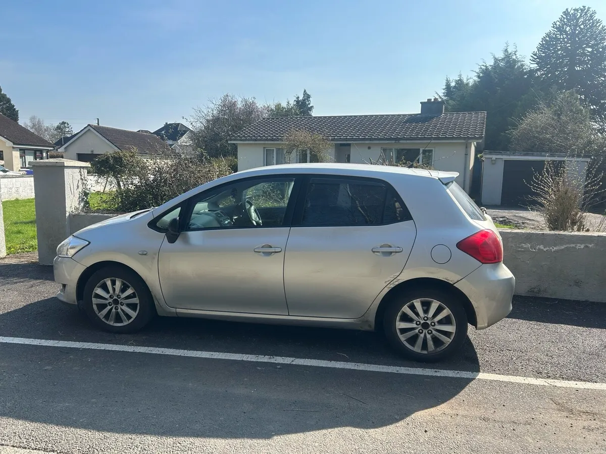 toyota auris - Image 2