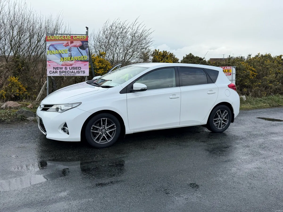 2015 Toyota Auris 1.4 D4D - Image 2