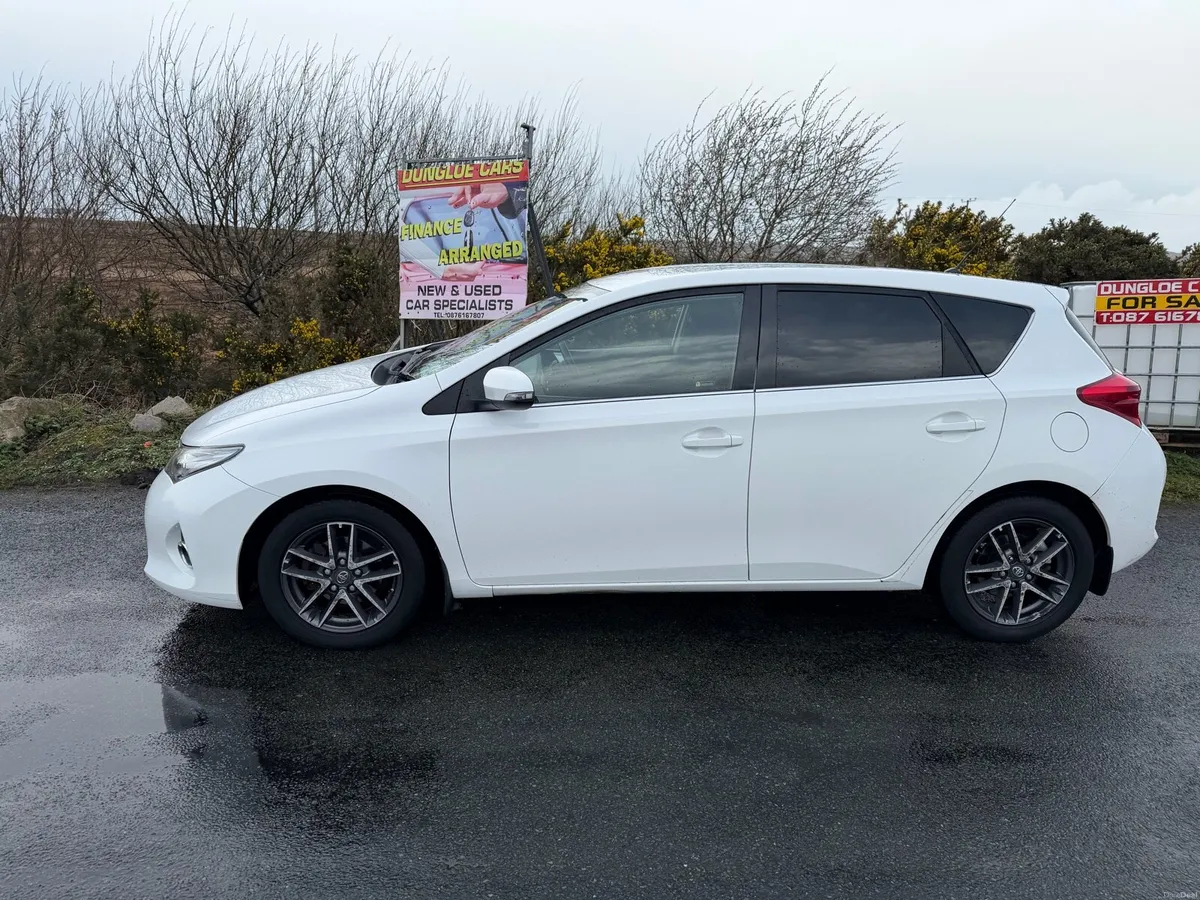 2015 Toyota Auris 1.4 D4D - Image 4