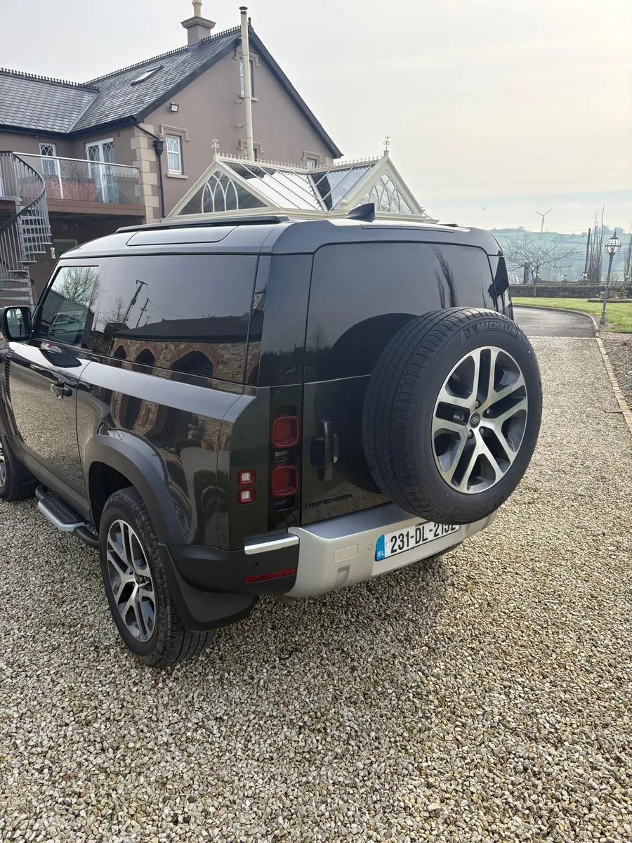 Land Rover Defender 2023 - Image 4