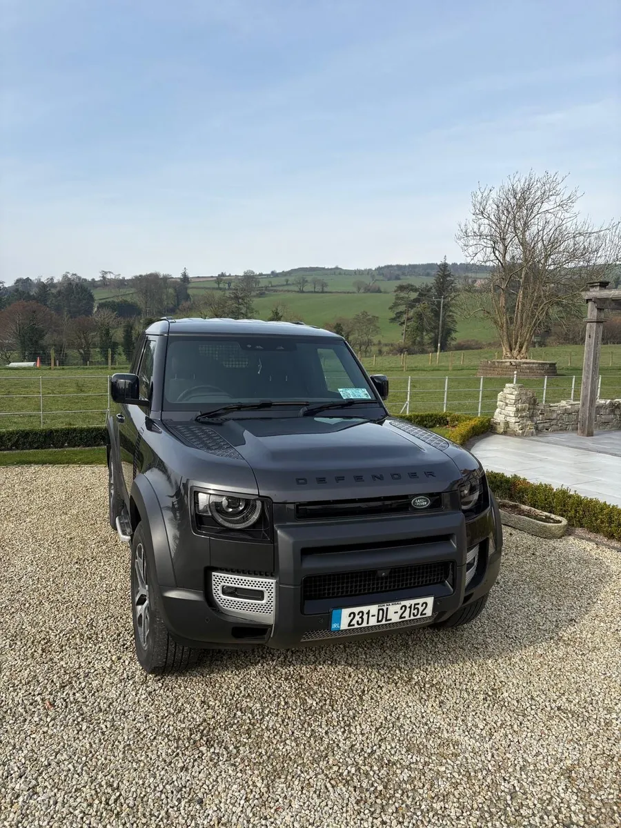 Land Rover Defender 2023 - Image 3