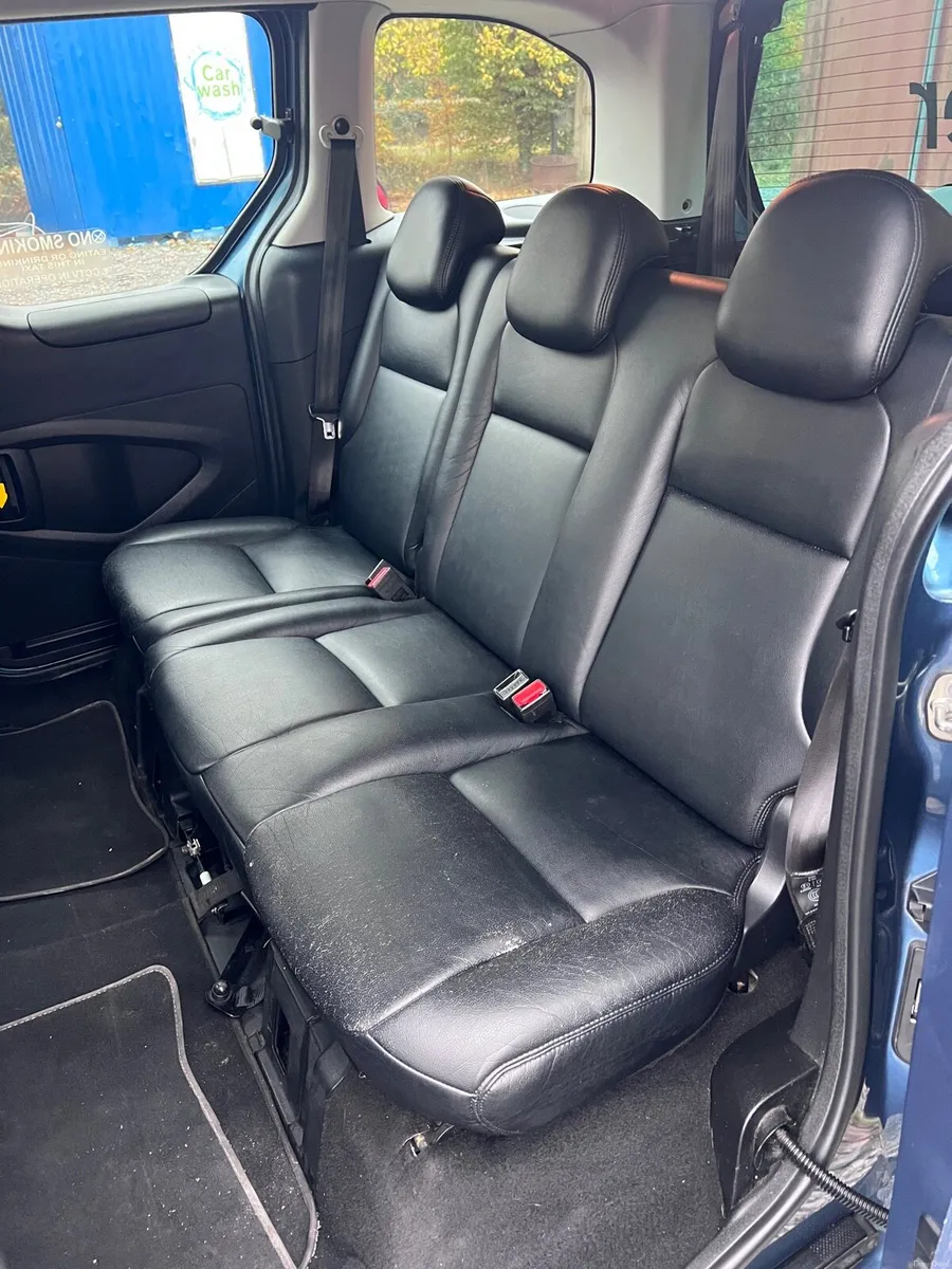 Taxi for sale - Image 2